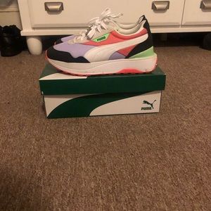 Kids size 6 Women’s size 8.5 gently used multi colors my daughter out grew them